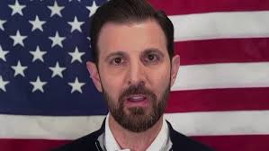 Paris Gordon introduces our panelists to her slimming clothing