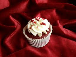 Ciao enrica, vorrei fare tanti cupcakes red velvet, ma senza glutine. Red Velvet Cupcakes Con Frosting Al Formaggio Cremoso