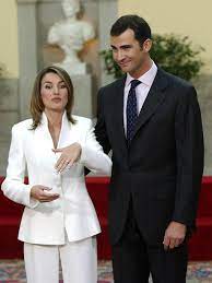 Felipe & letizia, una historia de amor, real. Felipe Vi Y Letizia Celebran El Aniversario De Su Compromiso