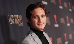 Su debut televisivo se muestra mediante. Luis Miguel The Series Diego Boneta Shares Fun Facts