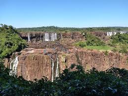Day trip to the argentinian side of iguassu falls from foz do iguaçu. Impactantes Imagenes De Las Cataratas Del Iguazu Con Un Hilo De Agua