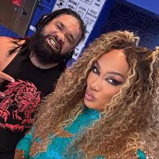 Bianca Belair with her niece. They both look so good with the title