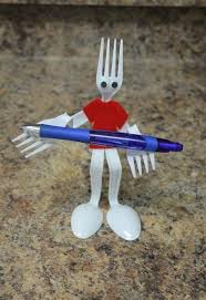 11 Brilliant Ways To Reuse Plastic Spoons Plastic Spoon Crafts Plastic Spoons Fork Crafts