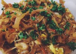 Set a wok or large deep pan over medium heat and add the oil. Easy Chicken Pad Thai Recipe By Adelik Cookpad