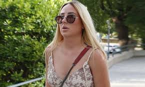 La resaca emocional de Rocío Flores tras encontrarse con su madre en los juzgados: "Han sido unos días muy duros"