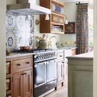 This décor mood is romantic. Modern Shabby Chic Interior Design Ideas House Garden