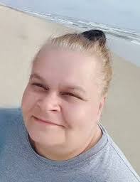 Lynn Delong's Instagram, Twitter & Facebook