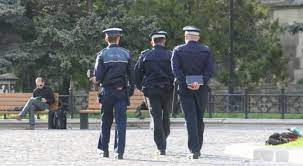 Politistul are indatorirea de a interveni in mod oficial, atunci cand situatia o impune. Politia Din Botosani Angajeaza 50 De Agenti La Ordine Publica Despre Botosaniul Interzis