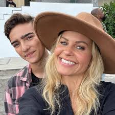 I got to see my Fuller House family today and it made my heart SO HAPPY!!!  I love you all and miss you SO much ❤️🧡💛💚💙💜