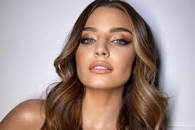 Utwór „nie muszę zapowiada debiutancki album julii wieniawy. Julia Wieniawa Wije Sie Przed Aparatem W Marynarce Pod Nia Nie Ma Zupelnie Nic Kowbojki Tez Zrobily Robote Nieziemska