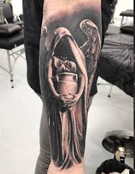 .beeindruckende motive, tattoo motive männer oberarm innen schöne, tattoo oberarm innenseite männer schöne, trendy tattto unterarm motive für männer uhr blumen. Unterarm Komplett Rund Oder Unter Oberarm Innen Tattoo Bewertung De