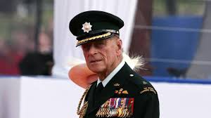 Dans ce format court, ludique et dynamique, porté par la voix du journaliste et réalisateur thomas pernette, découvrez celles et ceux qui ont œuvré au service de la couronne, quelques heures ou durant toute. Gsmxjj6czlzxem