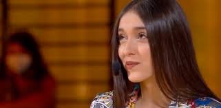 Che combina la coppietta di amici. Giulia Stabile Lavorera Ad Amici La Risposta Di Veronica Peparini