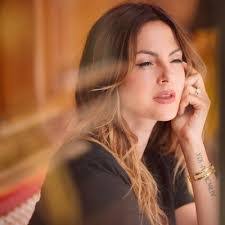 Julie Brochu's Instagram, Twitter & Facebook