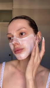 @DANIELLE shows us how the @Fresh Beauty Floral Recovery Calming Mask can  calm rosacea and irritated skin☁️💙 #SpaceNK #Fresh #Skincare #Rosacea