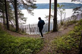 Juli) or as 22/7, were two sequential domestic terrorist attacks by anders behring breivik against the government, the civilian population, and a workers' youth league (auf) summer camp, in which 77 people were killed. L0a2lpixrbyuxm