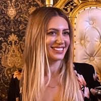 Laura Braasch's Instagram, Twitter & Facebook