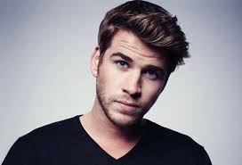 Io invece ce li ho proprio lisci lisci ed è difficile a mantenerli in quel modo. Consolato Sedersi Regno Taglio Capelli Uomo 2010 Montagne Climatiche Viola Decisione