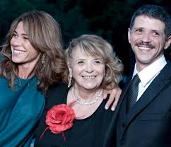 E le città non erano migliori quando erano collassate nei primi cinque giorni della settimana e, negli ultimi due, abitate solo dai gianni morandi al mare occhio alle minchie acquatiche. Gianni Morandi Eta Altezza Peso Prima Seconda Moglie Figli Vita Privata