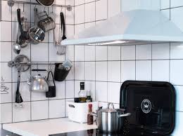 Vous le savez pour cuisiner, il est important d'avoir à portée de main tous les accessoires nécessaires. Petite Cuisine 5 Astuces Pour Gagner De La Place Elle Decoration