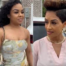 Am I the only one who's starting not to like Zash? Because honestly, anyone  siding with her for getting help from Pam clearly has no real sense of  loyalty. Let's be real