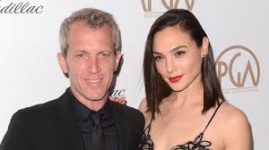 At age 18, she was crowned miss israel 2004.she then served two years in the israel defense forces as a soldier, whereafter she began studying at the idc herzliya college, while building her modeling and acting careers. Meet Yaron Varsano Gal Gadot S Husband