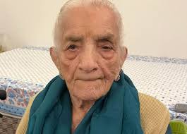 Happy 98th birthday to Capt (Dr)Paramjit Kaur Dhanoa, the first Lady Doctor  of the Army Medical Corps, to be posted in J & K area in 1956. She married  Late Major Gen