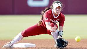 2000, 2013, 2016 and 2017 national champions. Softball Completes Sweep Of Baylor In Waco University Of Oklahoma Oklahoma Softball Softball Photography Softball Pictures