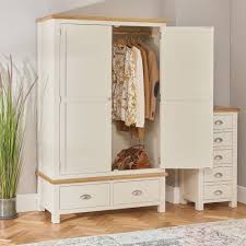 Sayangnya lemari plastik ini tidak dijual secara umum. Jual Lemari Pakaian Minimalis Desain Terbaru Sobat Furniture