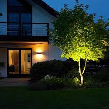 Effective And Beautiful Front Yard Lighting Ideas For Your Home Agoarchitectures Front Yard Lighting Yard Lights Front Yard