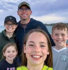 Hannah Cheney's Instagram, Twitter & Facebook