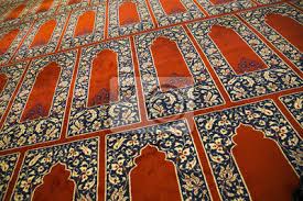 Obwohl es manchmal schwierig ist, zwischen diesen teppichen und. Roter Teppich In Einer Moschee Fototapete Fototapeten Waschung Allah Socke Myloview De