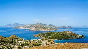 From latin ītalia (italy), from ancient greek ἰταλία (italía). Italie Les Iles Eoliennes De Vent Et De Volcans