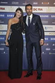 27 risultati per gianluigi buffon. Gigi Buffon E Ilaria D Amico Scatenano I Flash Sono Come Un Soldato Arruolato Corriere It