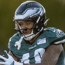 Eagles DB Jaire Alexander is using a Riddell Axiom3D with an  AXIOM-W-2B-SW-HP-S facemask, clear Oakley visor and a Riddell hardcup  chinstrap paired with the Cam-Loc system; he previously used a  CU-AXIOM-W-2B-SW-S facemask