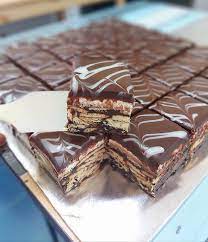 Actually resepi kek batiknya sama je cuma kali ni saya tambahkan cheese sebagai topping di atas kek ni untuk menambahkan lagi kesedapan kek batik ni. Resepi Kek Batik Lembut Lembut Macam Kek Saji My