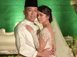 Untuk rekod, nora mendirikan rumah tangga bersama rizal ashram ramli atau dikenali sebagai jejai pada 20 jun 2006 dan mempunyai seorang cahaya mata lelaki putra rayqal ramli rizal ashram. Wedding Nora Danish Nedim Nazri Tie The Knot In Intimate Ceremony