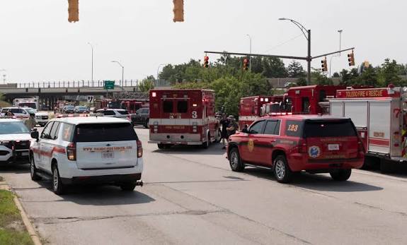💔 FATHER SHOWS UP TO HELP CHANGE FLAT TIRE, FINDS HIS MOTHER AND CHILDREN  UNCONSCIOUS IN THE VEHICLE A heartbreaking tragedy unfolded in Toledo, Ohio,  on Wednesday after three family members died