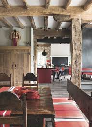 Maison De Famille Au Pays Basque Une Ancienne Ferme Renovee Avec Brio Maison De Famille Salle A Manger Rustique Deco Maison Ancienne