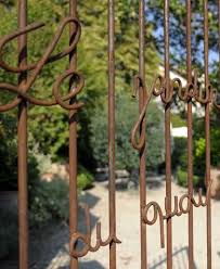 L Isle Sur La Sorgue Le Jardin Du Quai 91 Avenue Julien Guigne 84800 Restaurant Old Trees Beautiful Villages