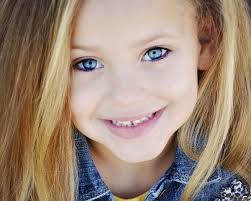 Woman with blue eyes and curly blonde hair. Have A Blue Eyed Blonde Haired Little Girl Blonde Hair Blue Eyes Gorgeous Eyes Cute Girl Outfits