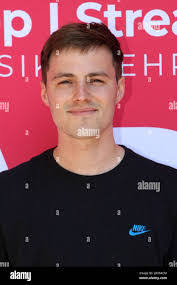 Tom Bode's Instagram, Twitter & Facebook