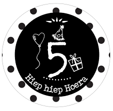 Button Met Cijfer 5 En Tekst Hiep Hiep Hoera 56mm Button Jarig 56mm Marlijnpoppendijn Kids En Lifestyle