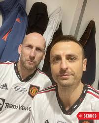 Berba's selfie game = 🤩🔥 🤳 Manchester...