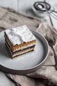 Noch Einmal Wiederholen Und Zum Schhluss Mit Einer Lage Strudelteig Abschliessen Diese Nochmals Mit Ol Und Der Restl In 2020 Lebensmittel Kuchen Rezepte Einfach Lecker