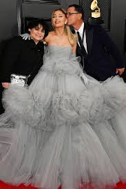 Jun 28, 2021 · ariana grande (28) genießt die zeit als verheiratete frau! Ariana Grande Grau Tragerloses Ballkleid 2020 Grammys Roter Teppich Thecelebritydresses