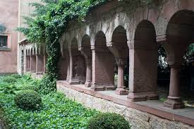 L'ancienne cour du cloître de l'abbaye neumünster. Wurzburg Lusamgartchen Grab Von Walther Von Der Vogelweide Mapio Net