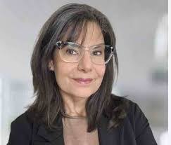 Betsy Ray's Instagram, Twitter & Facebook