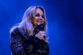 Frequently asked questions about time travel. Rockrohre Bilder Von Bonnie Tyler Live In Der Karlsruher Schwarzwaldhalle Regioactive De