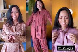 Bisa jadi inspirasi kamu meski belum menyatakan bahwa ia telah 100% mengenakan hijab, lifestyle influencer sekaligus. 10 Potret Rachel Vennya Tanpa Hijab Terbaru